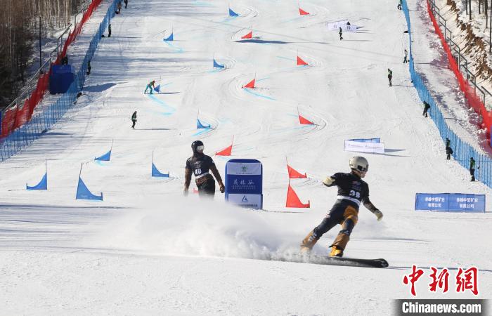 国际雪联单板滑雪平行大回转世界杯首站在内蒙古开赛