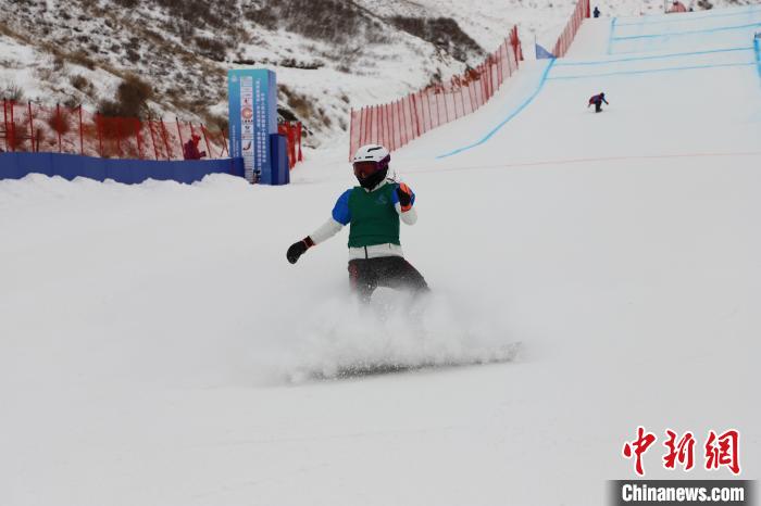 (十四冬)单板、自由式滑雪障碍追逐比赛凉城赛区收官