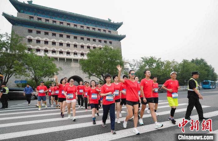 “跃动中轴”北京中轴线线上马拉松开跑