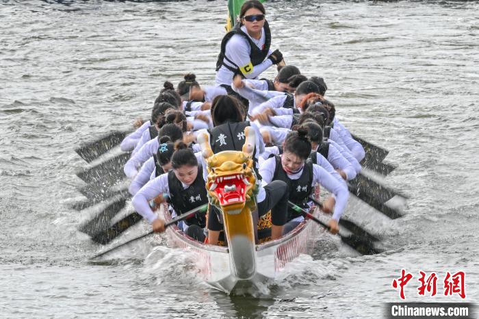 最炫民族风：贵州龙舟遥遥领先 云南射弩加赛绝杀